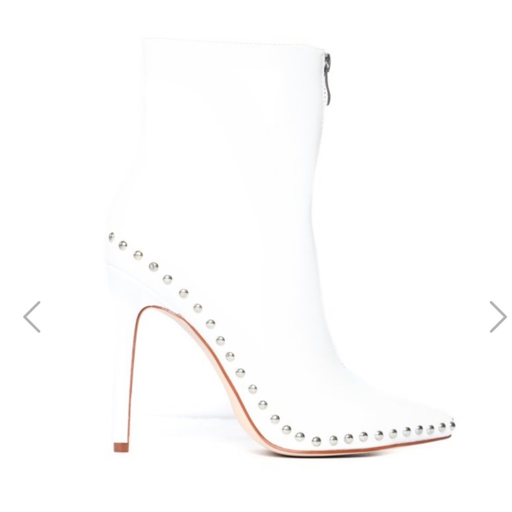 !SOLD! Thoraya Bootie - white